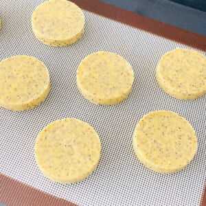 生地が冷えているときれいに抜けます。