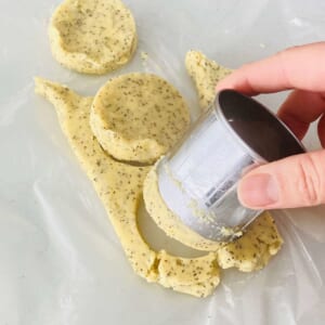×生地がしっかり冷えてなかったり、室温に長く置くとやわらかくなってしまいます。