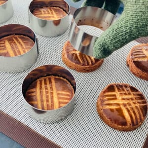 模様まで焼き色がつき、サイドにも香ばしい焼き色が入っていればOK。