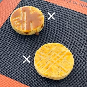 ×塗り卵を塗りすぎて模様が埋まってしまう、サイドに垂れる、模様が薄い